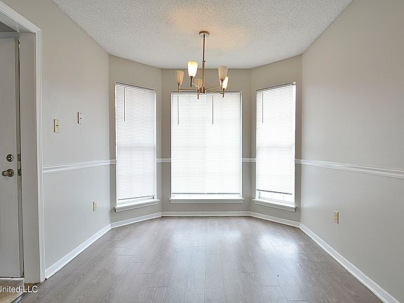 2nd image of 10662 Oak Leaf Dr