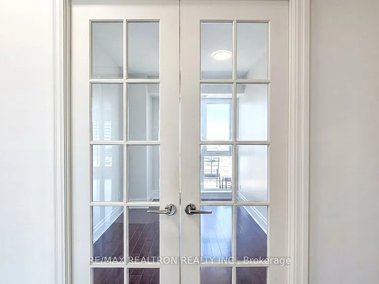 39 Upper Duke Cres #604 — Photo 11
