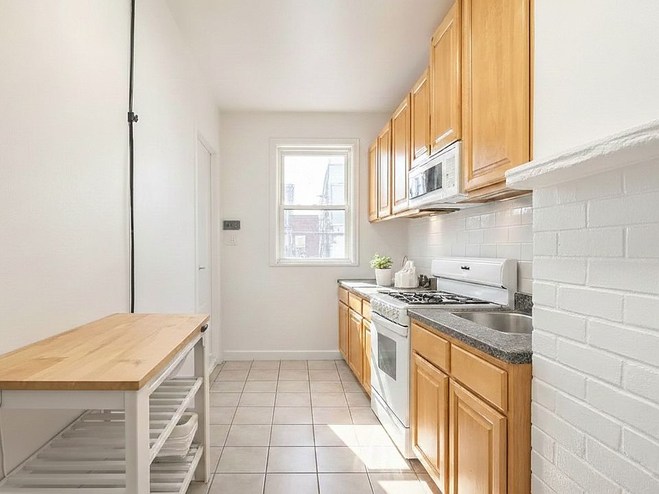2nd image of 32-19 Greenpoint Ave #3R