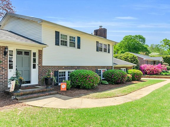 2nd image of 10 Seabury Dr