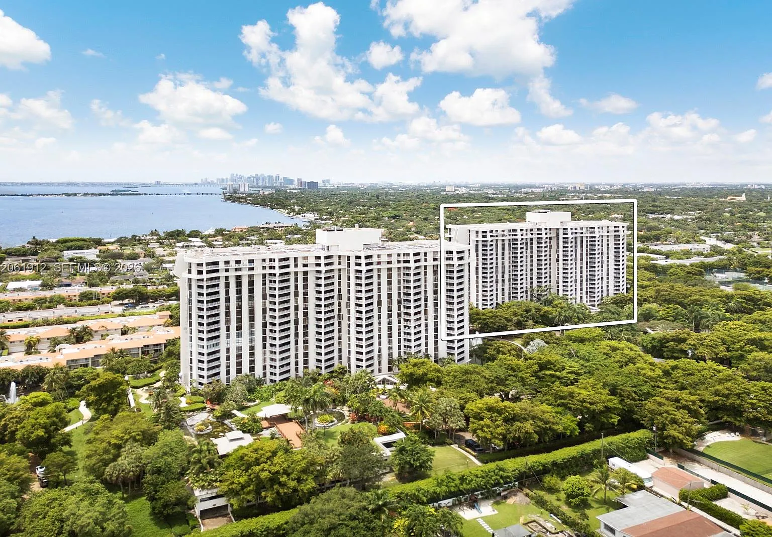 Towers Of Quayside Condo — Photo 1