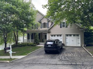 2 Blackstone Ct, Danbury, CT 06810