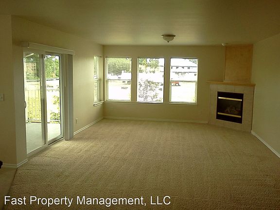 3rd image of 922 Orchid Pl #102