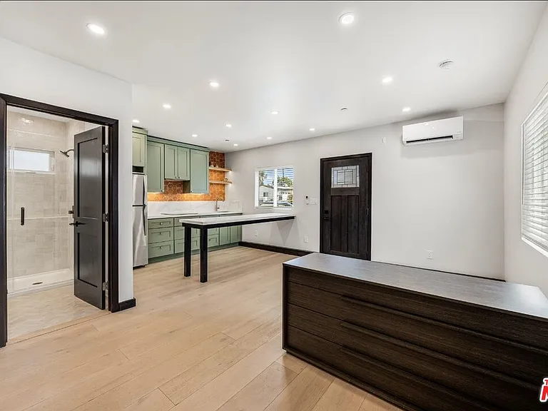 7931 Zelzah Ave — Photo 11