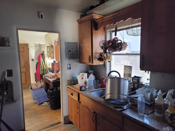 albuquerque-new-mexico-447359645 picture