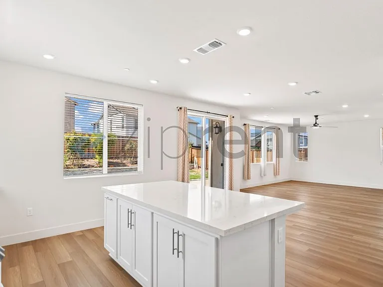 5545 Oberon Ave — Photo 13