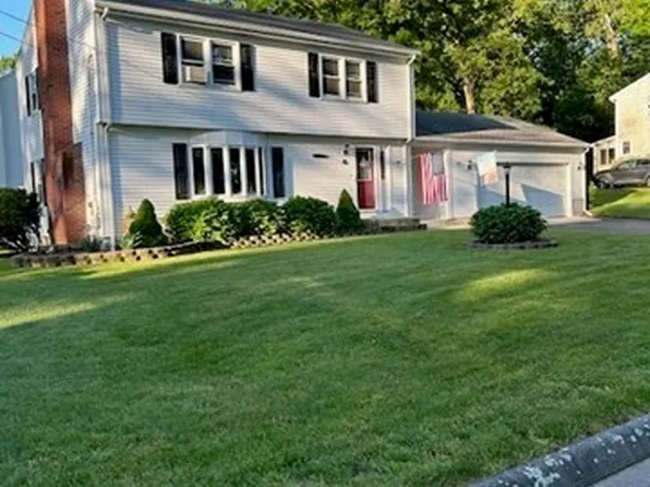 108 Dewey Ave, Attleboro, MA 02703