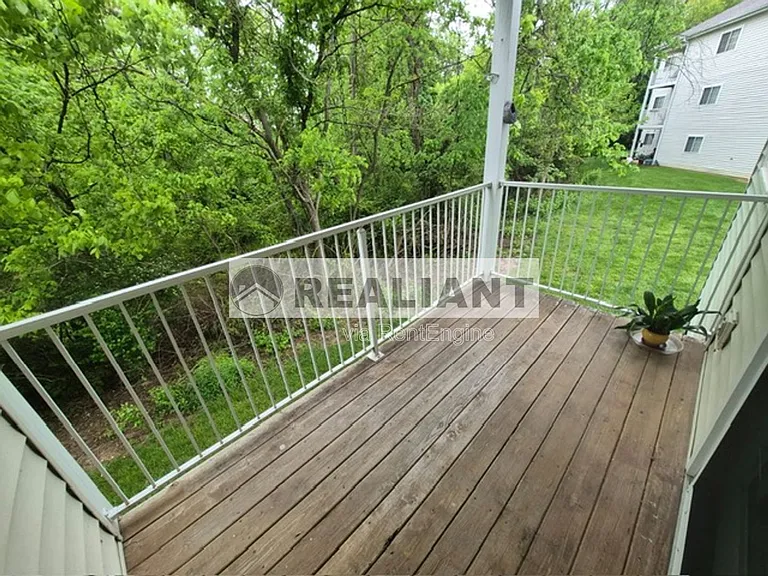 412 Marian Ln #8 — Photo 2