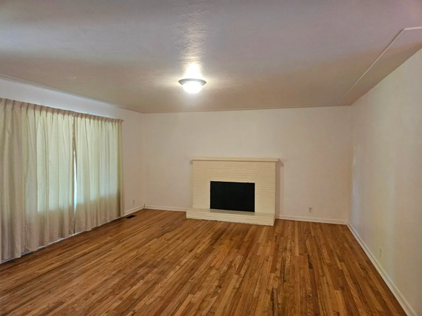 3Bd/1.5Ba Single Story House - Available End of Sept! — Photo 2