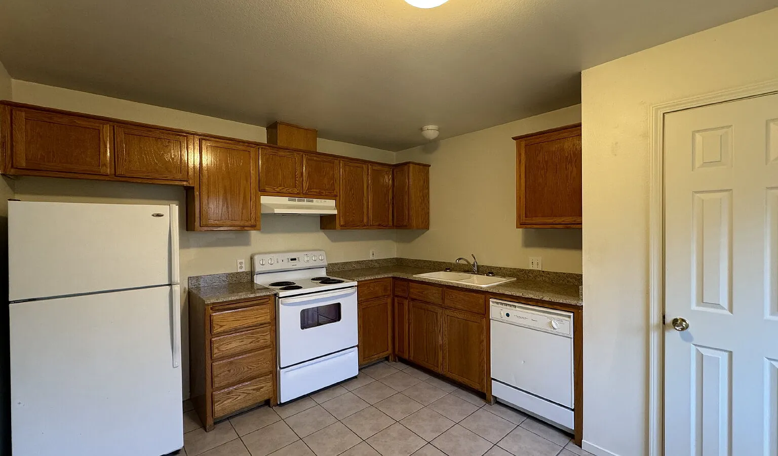 2 bed, 1.0 bath, $1,300 — Photo 3