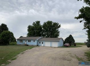 910 141st St, Luverne, MN 56156