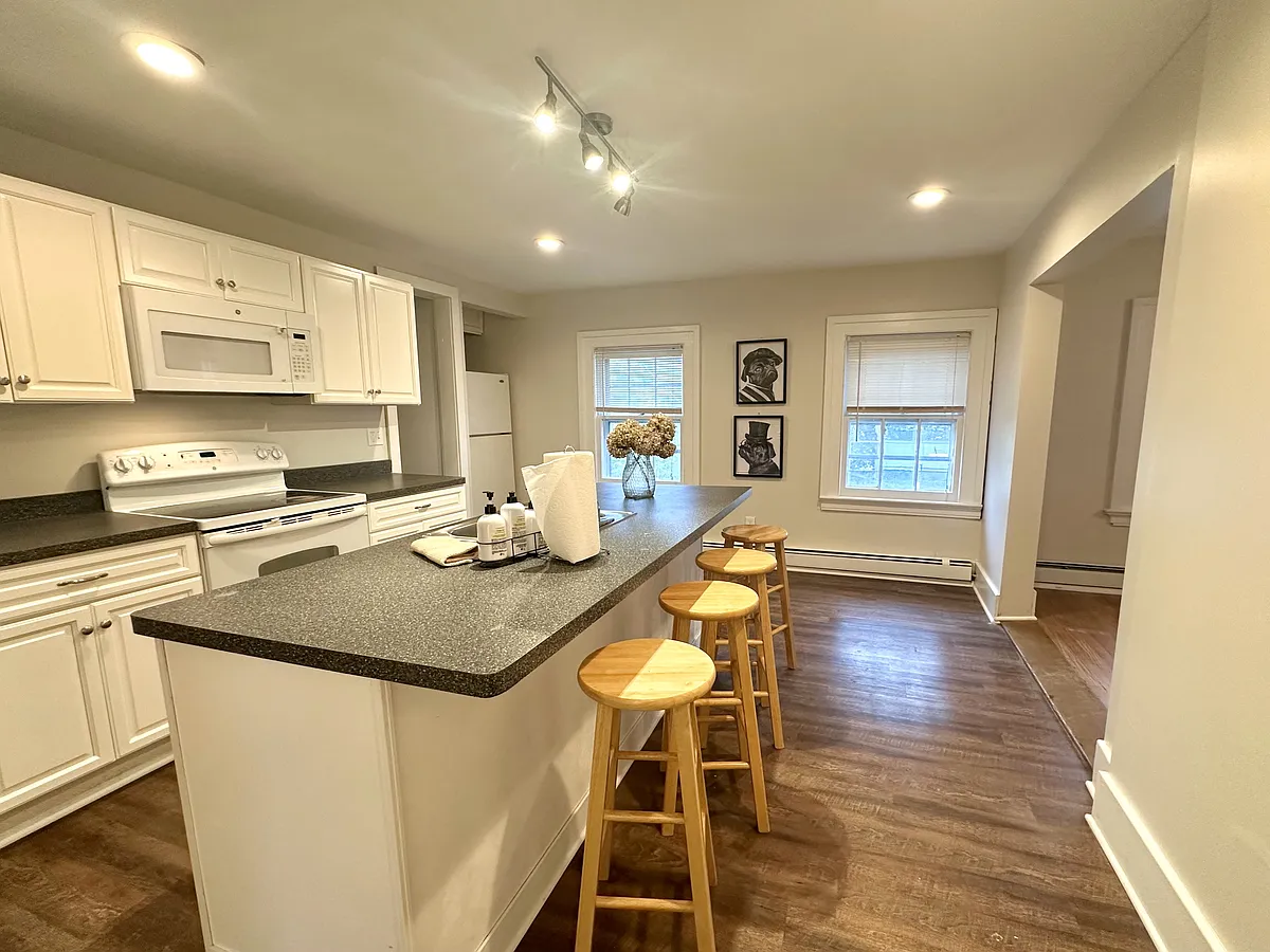 Building Photo - 20 Amherst St #UP