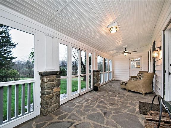 3rd image of 125 Fairway Ln