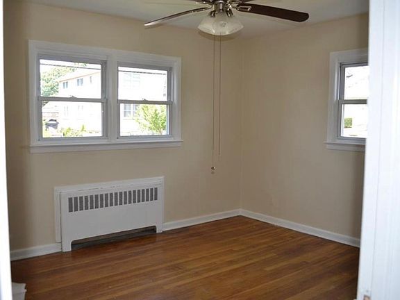 5th image of 24 Rossiter Ave Floor 1