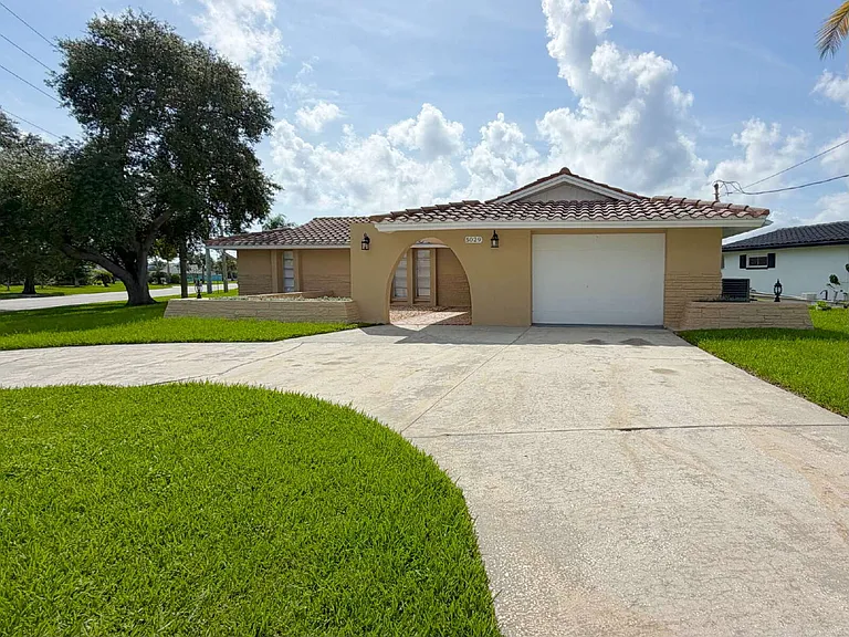 5029 Pelican Dr — Photo 1