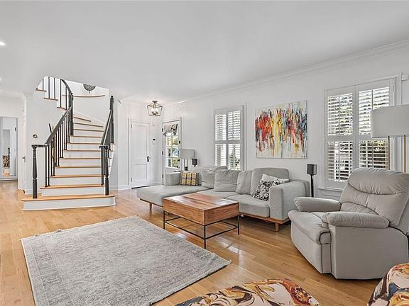 4th image of 346 Redland Rd NW