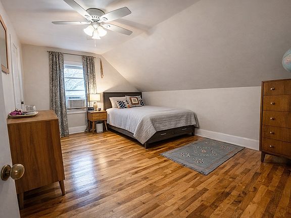 2nd image of 10 Oakview Ter #3