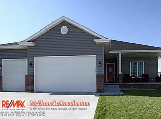 7369 Andy Dr, Lincoln, NE 68516