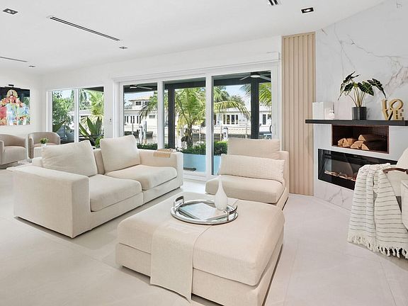 4th image of 2537 SE 10TH Court