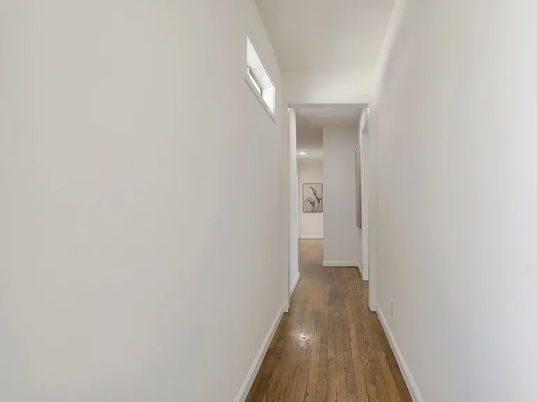22529 Clarendon St — Photo 5