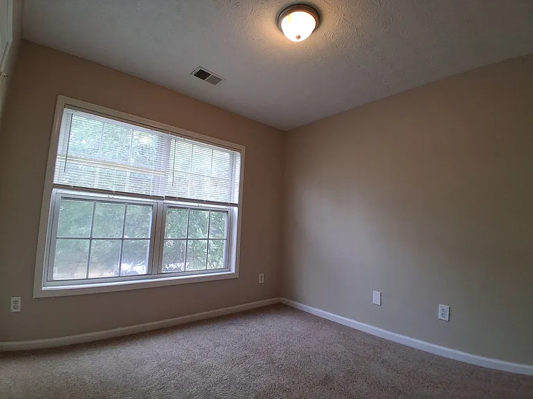 1031 Maple Leaf Dr — Photo 6