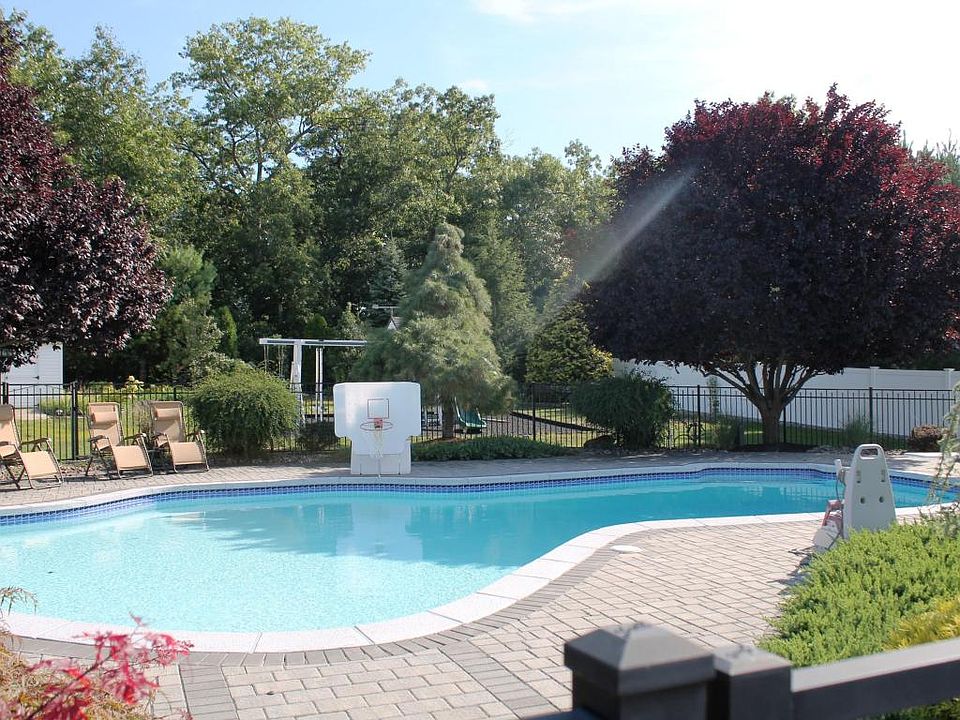 2nd image of 17 Melissa Lee Dr