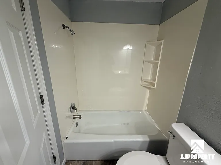 1015 S Duluth Ave #1 — Photo 9