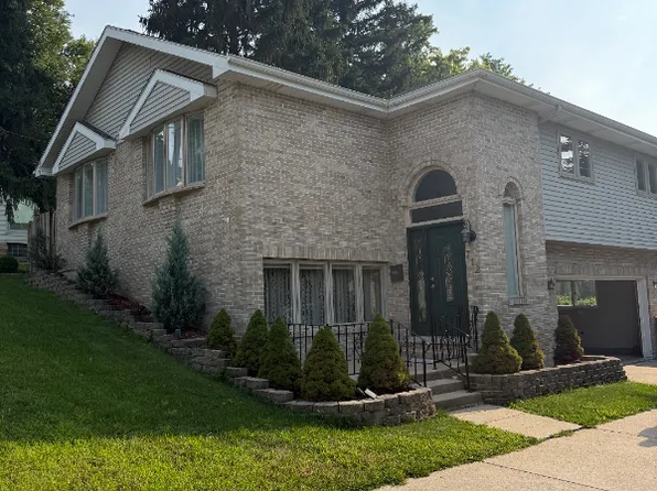 712 Chestnut St, Lemont, IL 60439
