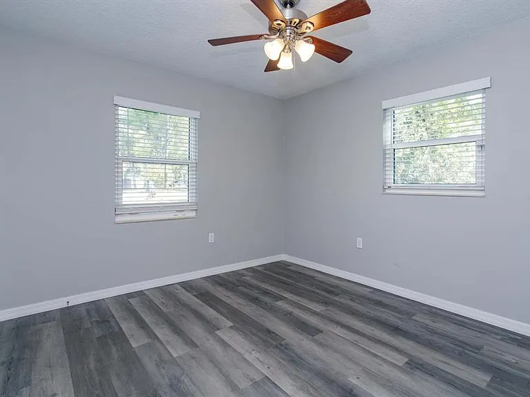 302 Ballard Ave — Photo 15