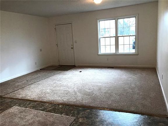 3rd image of 1132 N Davis Ave
