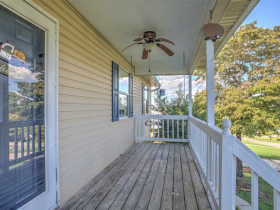 5th image of 135 Brookhill Ln NE