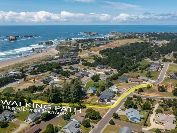 2754 Lincoln Ave, Bandon, OR 97411