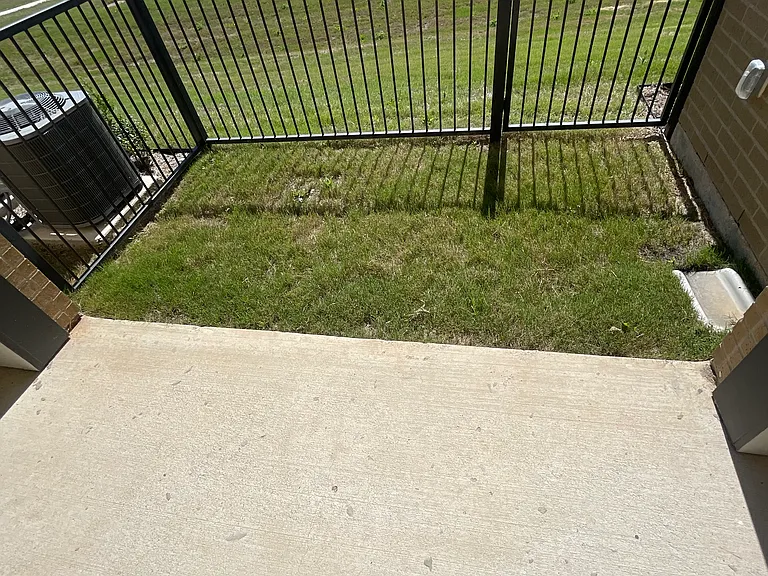 Rollingwood Dr — Photo 28