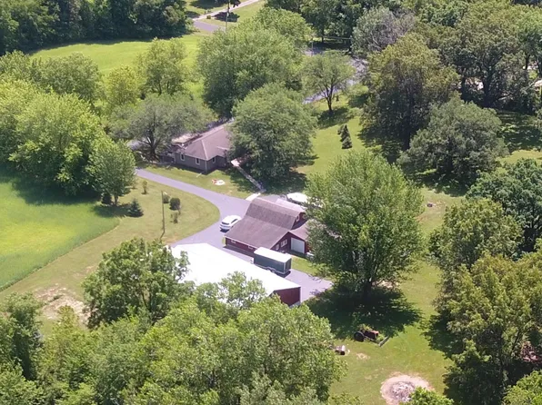 21186 Mathew Rd, Sterling, IL 61081