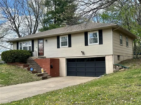 2202 Quail St, Harrisonville, MO 64701