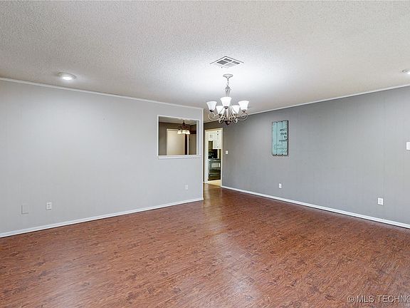 3rd image of 107 N Magnolia