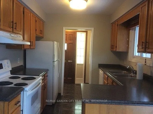 43 Dunvegan Rd #UPPER — Photo 7