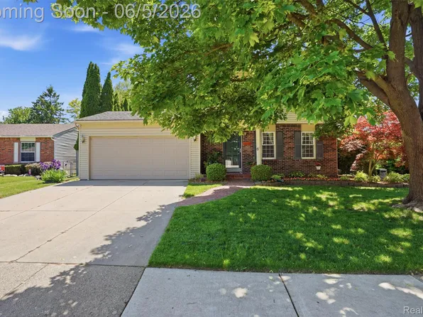 16128 Touraine Dr, Clinton Township, MI 48038