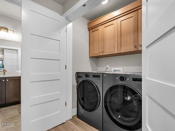 2nd image of 1114 Helling Cir #202