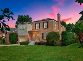 8 Gillick St, Park Ridge, IL 60068