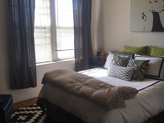 3rd image of 1926 W Montrose Ave #3