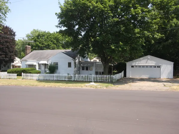 120 W Glenguile St, Parchment, MI 49004