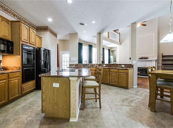 3rd image of 3311 Abingdon Dr