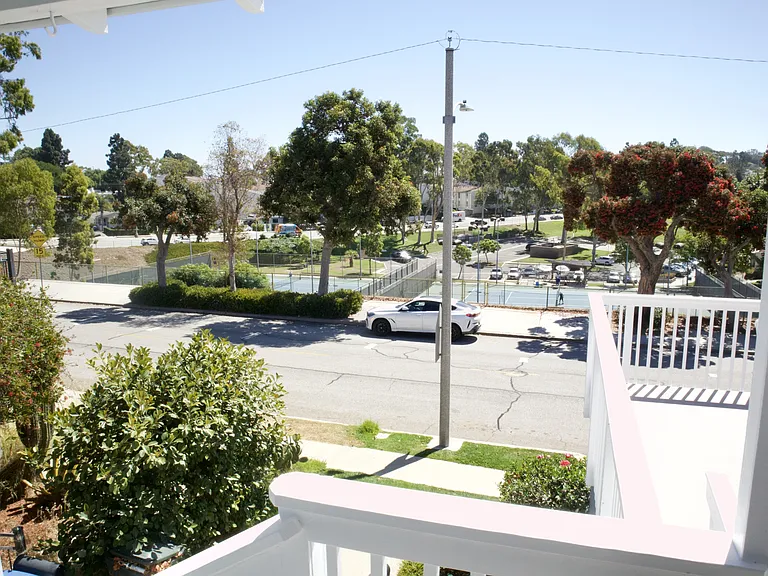719 S Juanita Ave — Photo 26