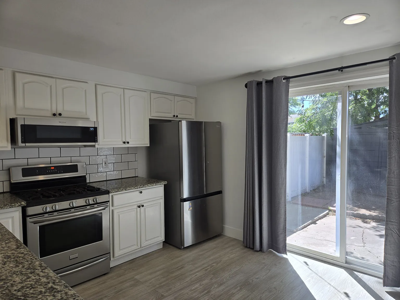 2 bed, 1.5 bath, 864 sqft, $1,700 — Photo 4