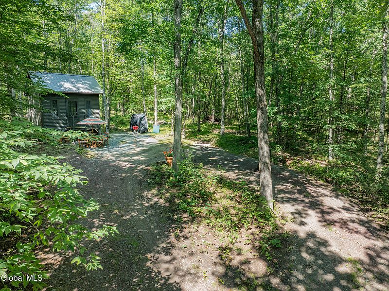 5th image of 52 Oak Hill Road
