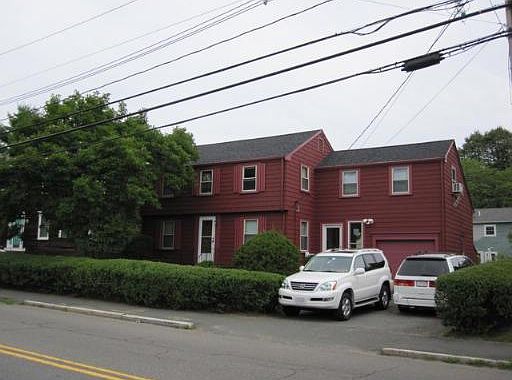 Single family home with parking and garage