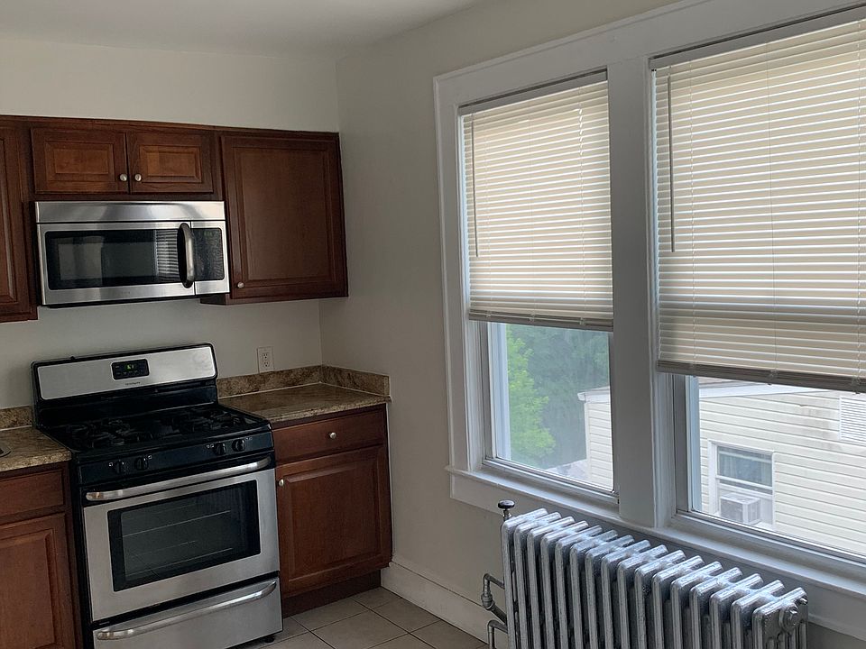 Eat-in-Kitchen with gas stove and microwave.