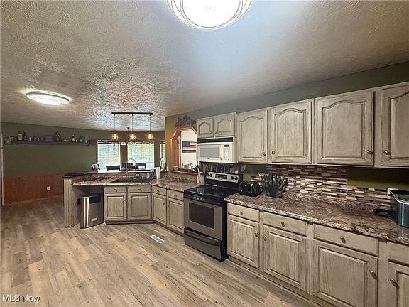 4th image of 635 Township Road 247