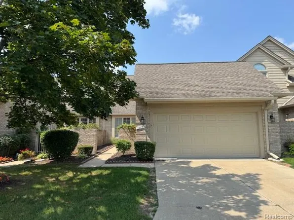 42833 Christina Dr #115, Sterling Heights, MI 48313